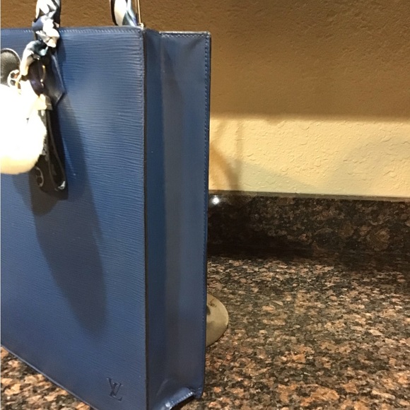 Louis Vuitton Bags - Picture 8 of 15